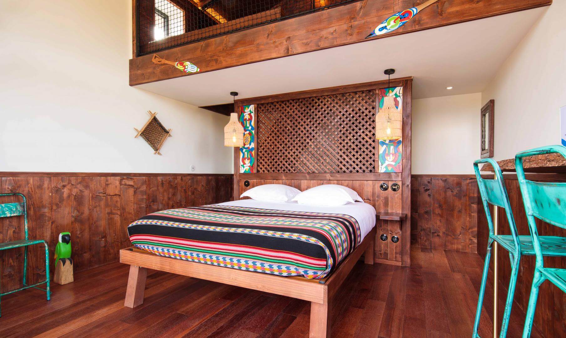 Lodge au milieu des perroquets à Parrot World