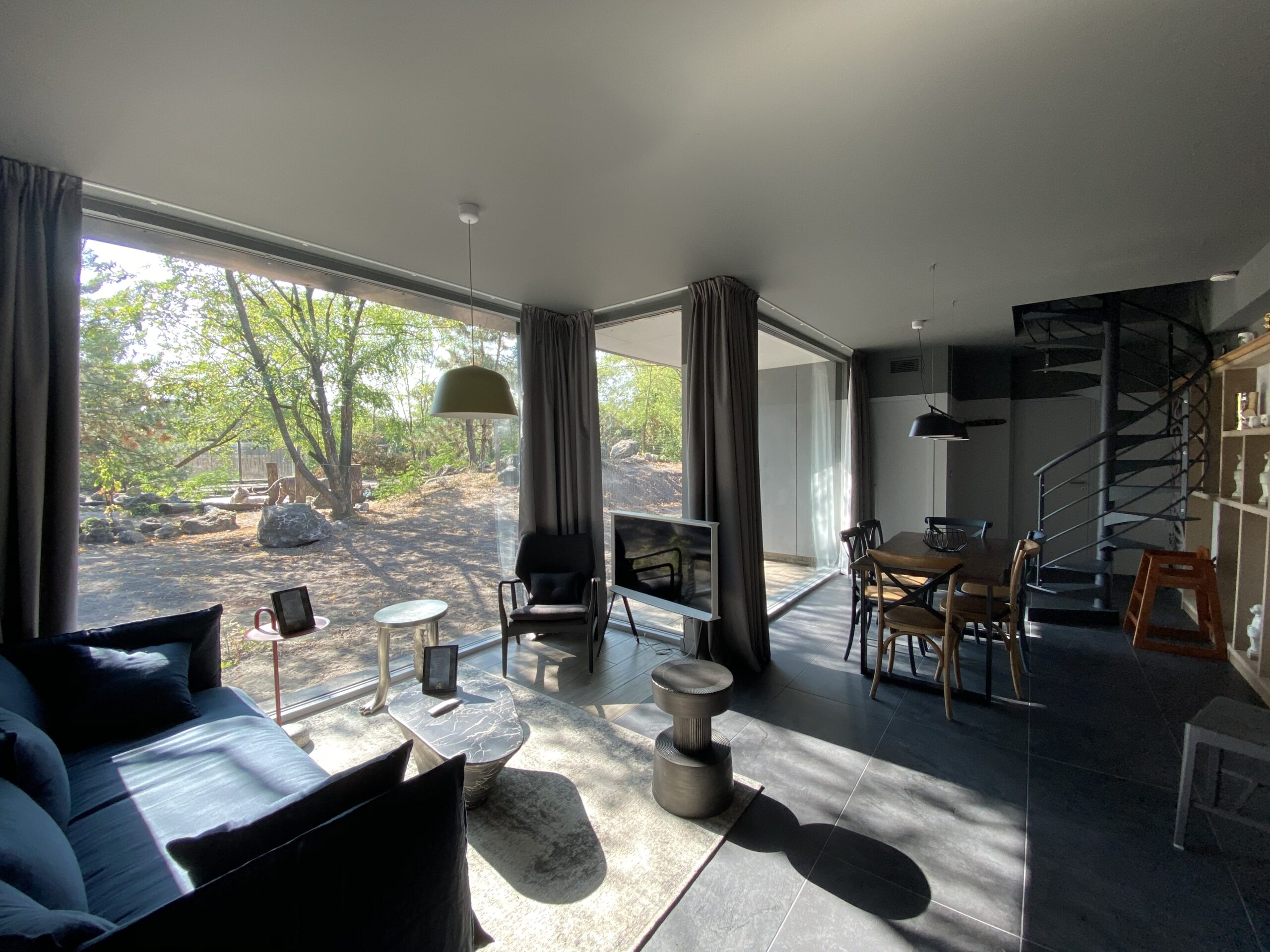 Salon lodge